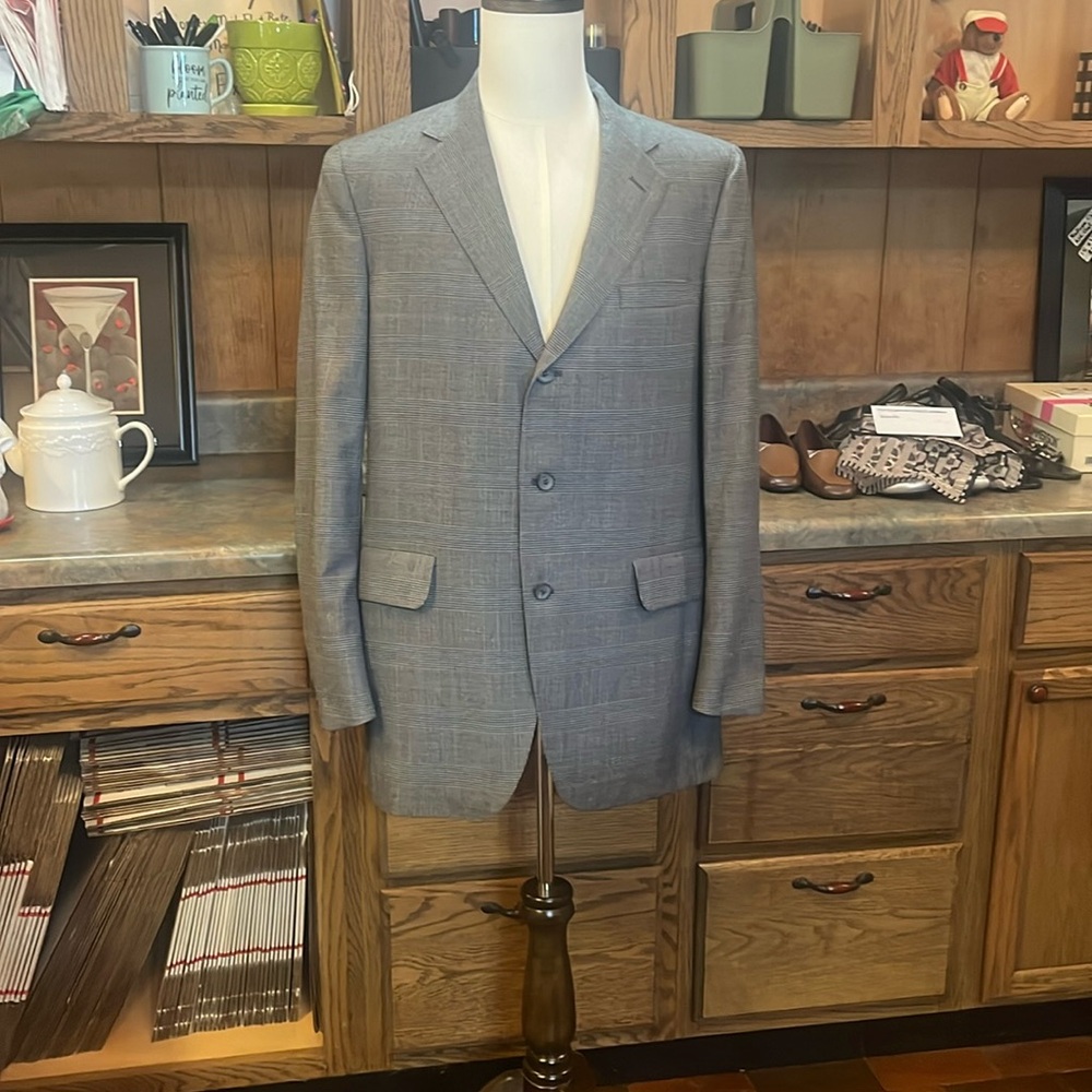 MEN 42L SUIT Jos. A Banks suit and 34 X 32 trousers 3078